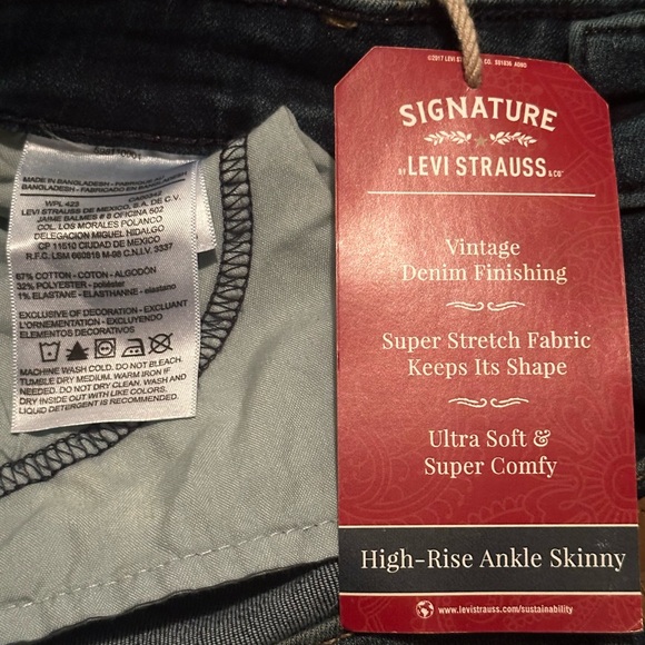 Levi Strauss Signature Blue Jeans - Picture 5 of 7